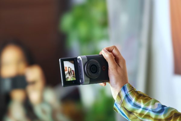 Canon PowerShot V10 4K Video Camera for Vloggers-26