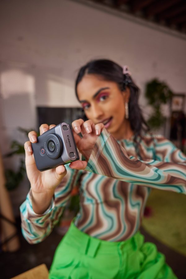 Canon PowerShot V10 4K Video Camera for Vloggers-28